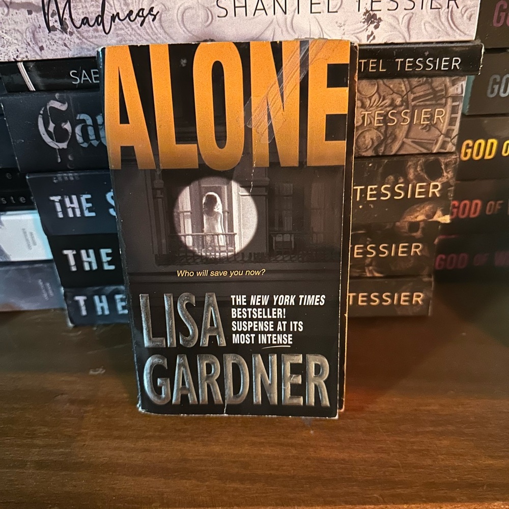 Alone by Lisa Gardner Paperback